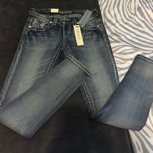 Grace in La skinny jeans with tags