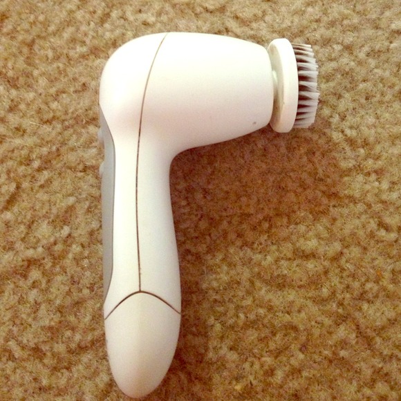 Olay face cleaning brush
