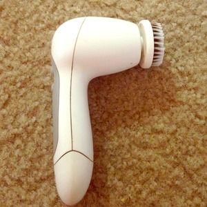 Olay face cleaning brush