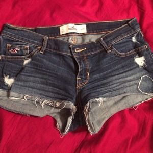 Slightly fringed denim shorts