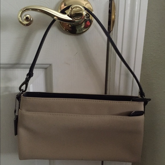SOLD-🎉-Coach wristlet