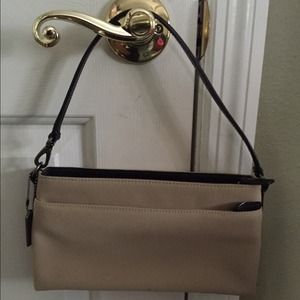 SOLD-🎉-Coach wristlet