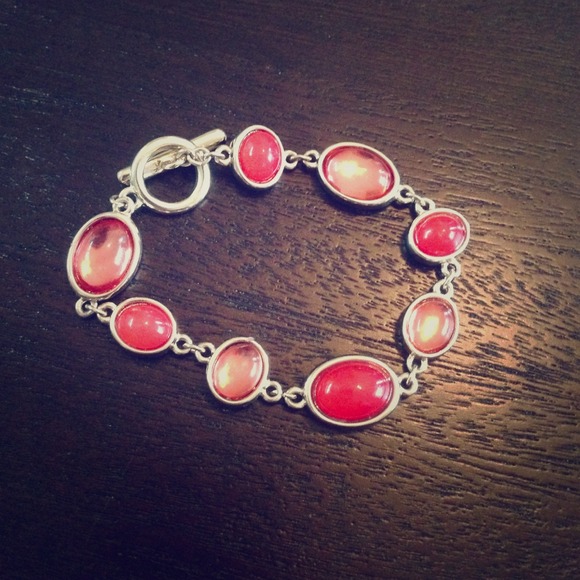 ** BUNDLED BOGO!! The Limited shades of red et