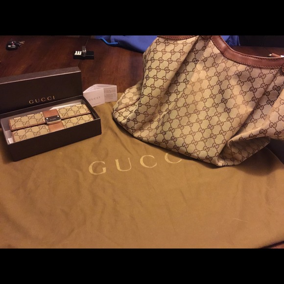 Large Surkey Hobo Gucci Bag with wallet - Picture 3 of 4