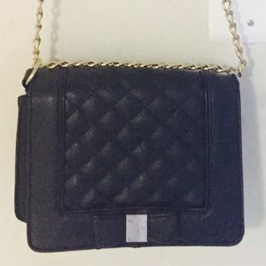 🎀Nice black clutch with a bow in the front🎉