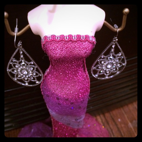 Drop earrings