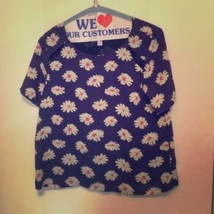 Short sleeve flowered blue blouse