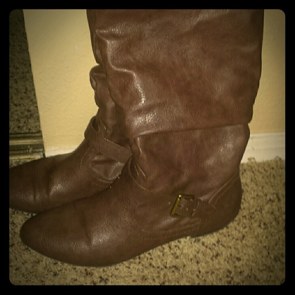 Brown boots - Picture 1 of 4