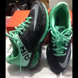 NIKE MAX Women's Running Shoe