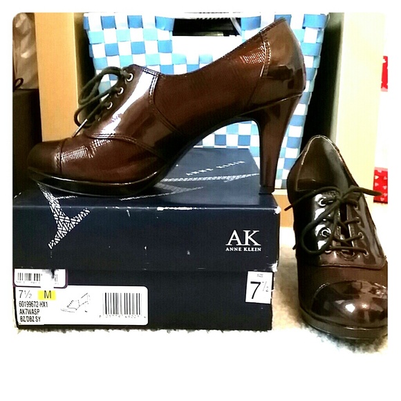 Anne Klein Oxford Bootie - size 7.5