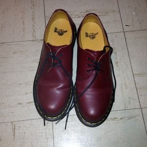 🍒 Red doc martens! US 8