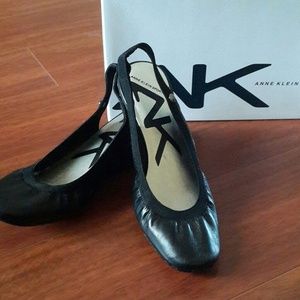 Black Anne Klein flats