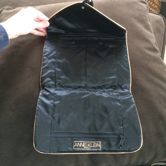 Anne Klein clutch / makeup bag - Picture 3 of 4