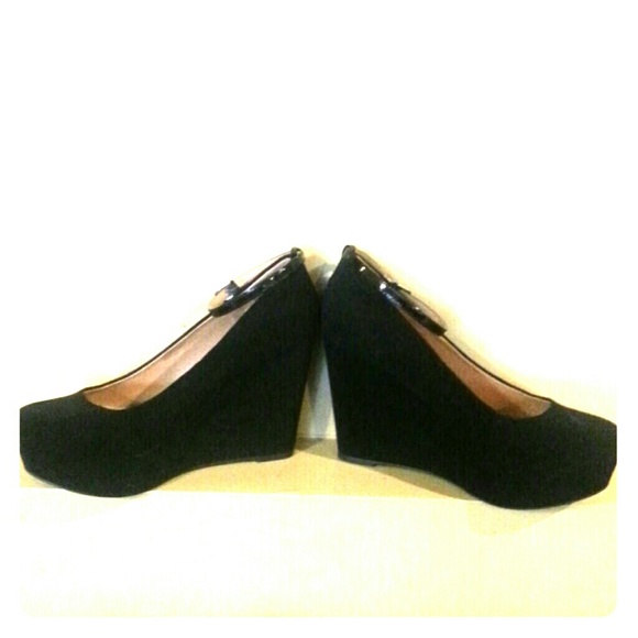 Report Black Wedges. Great spring and summer stapl