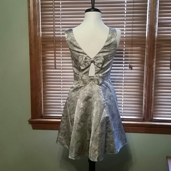 Modcloth - Picture 2 of 3