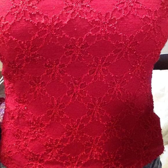 Deep red flower pattern crop - Picture 2 of 2