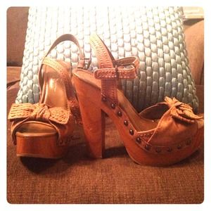 Leather/wooden platform/ heel/studded