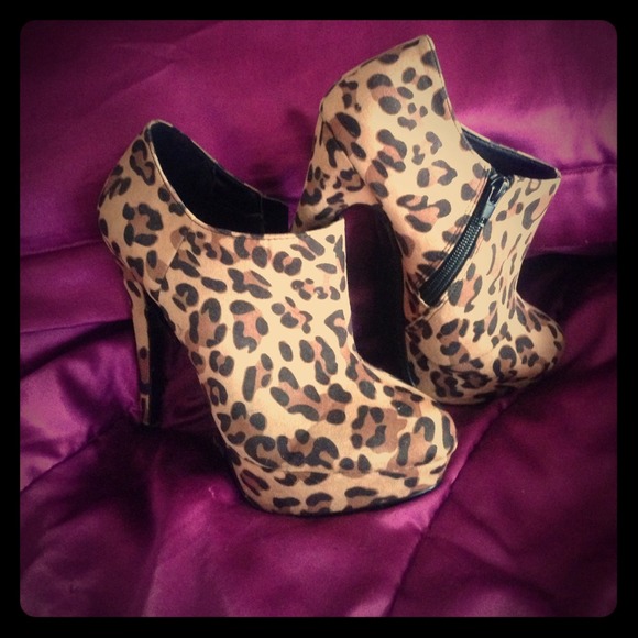 Leopardprint heeled booties - Picture 1 of 4