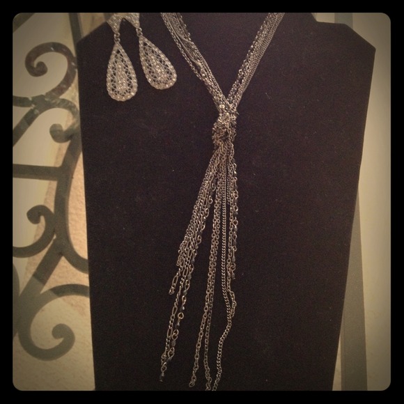 Vintage Black and Silver earring and necklets