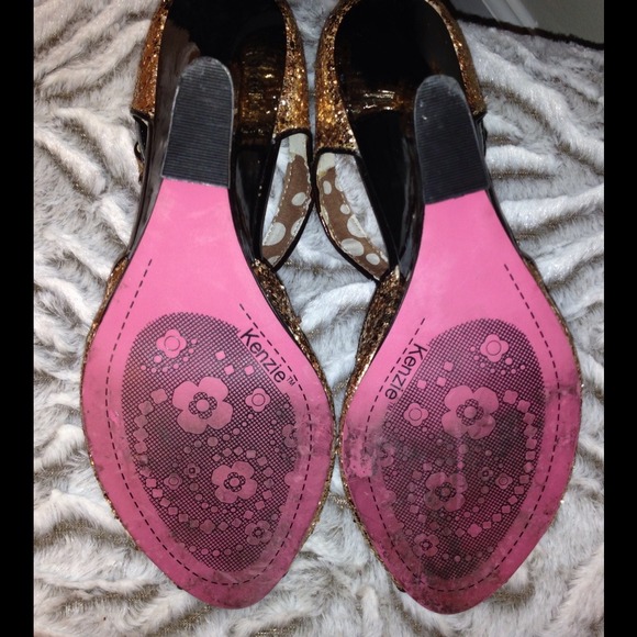 ❌SOLD❌ 🎉HP🎉Kenzie Gold Glitter Wedge Shoes - Picture 4 of 4