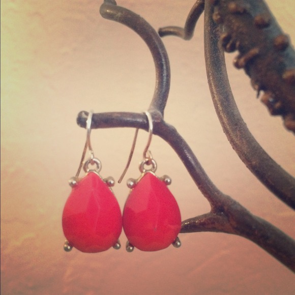 Set or earrings.