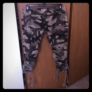 Army cargo capris
