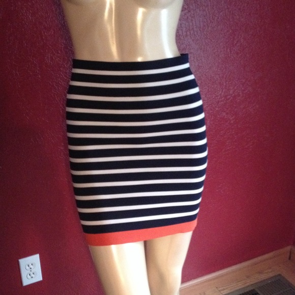 BCBGMAXAZRIA power skirt