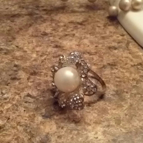 Jewelry - Picture 3 of 4