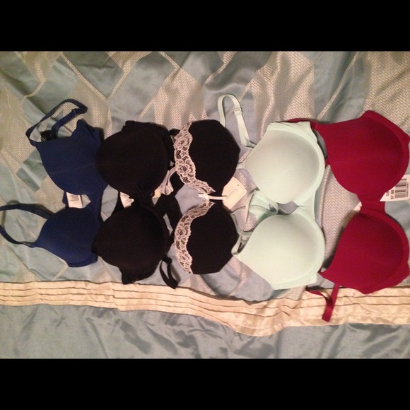 Forever 21 Bras sz 32B NWT