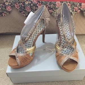 Jessica Simpson Brouge