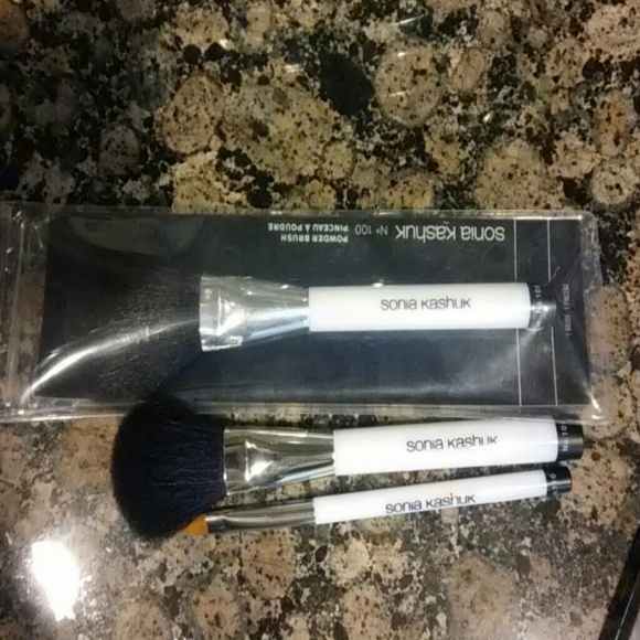 Set of 3 SK make-up brushes