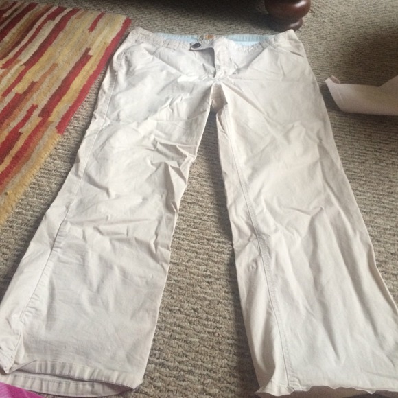 Light Khaki capris!