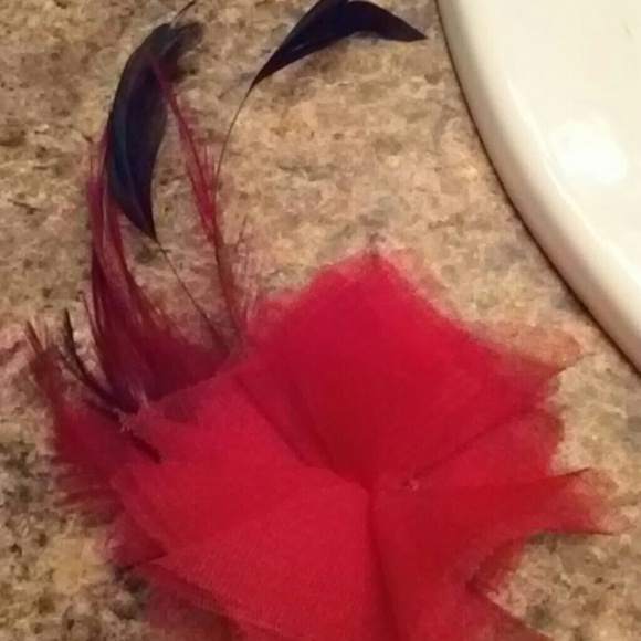 Earrings and pin - Picture 2 of 4