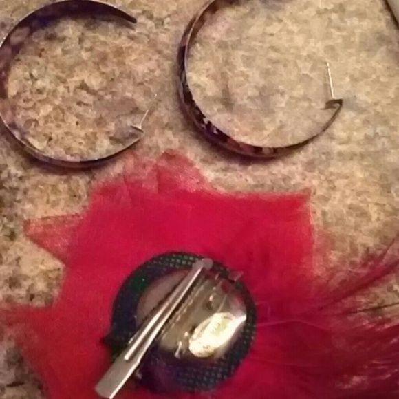 Earrings and pin - Picture 4 of 4