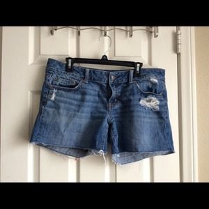 Cut off distressed shorts