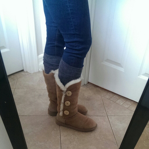 Bailey Triple Button Ugg