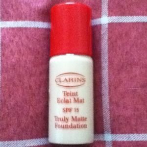 🎉🎉NEW ITEM! Clarins Truly Matte Foundation