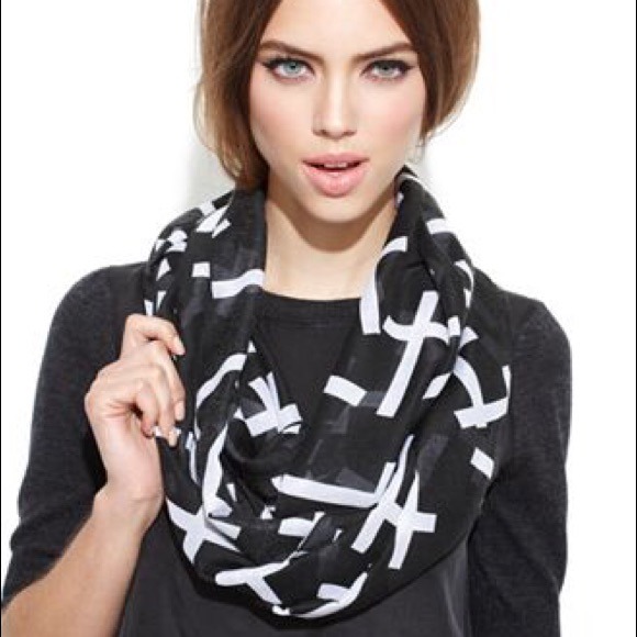 Cross pattern scarf