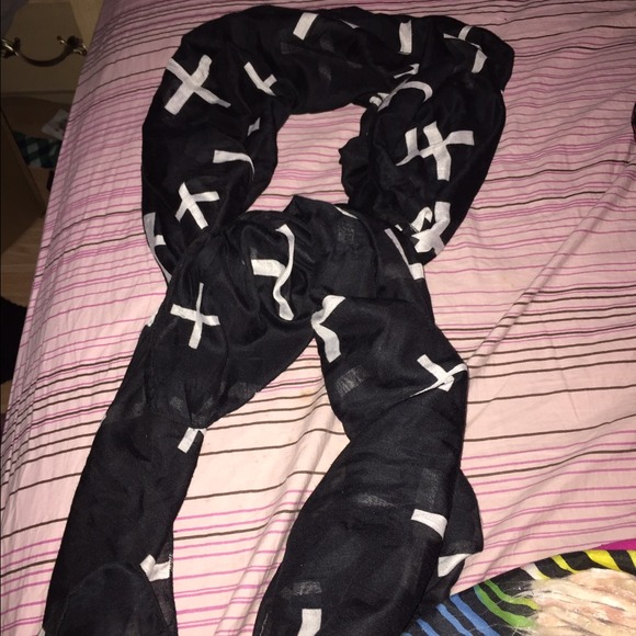 Cross pattern scarf - Picture 3 of 3