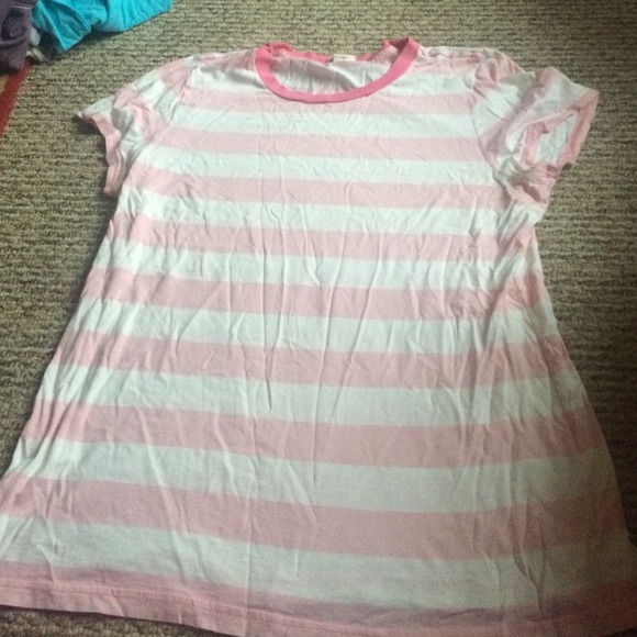 Adorable stripe t shirt!
