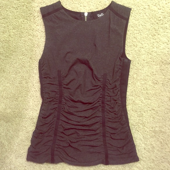 D&G gray sleeveless shell tank.