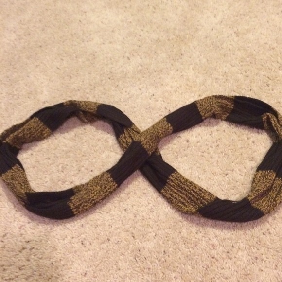 Gold and black infinity scarf - Picture 1 of 1