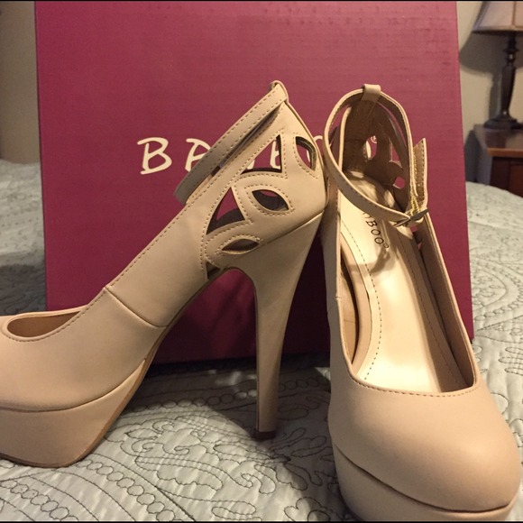 NWT nude heels