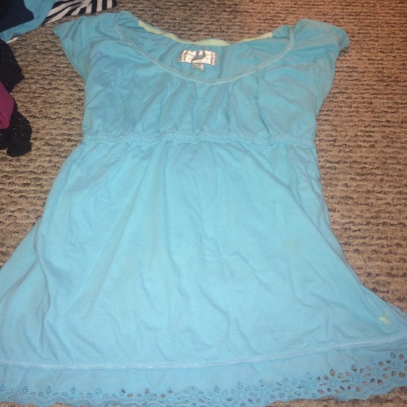 Cute teal top