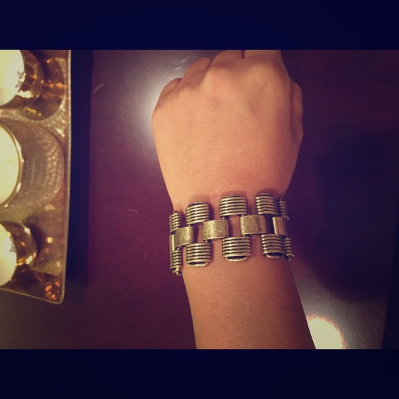 BCBG MaxAzria  BRACELET 🌟