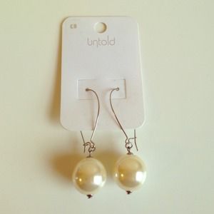 Faux pearl earrings BRAND NEW