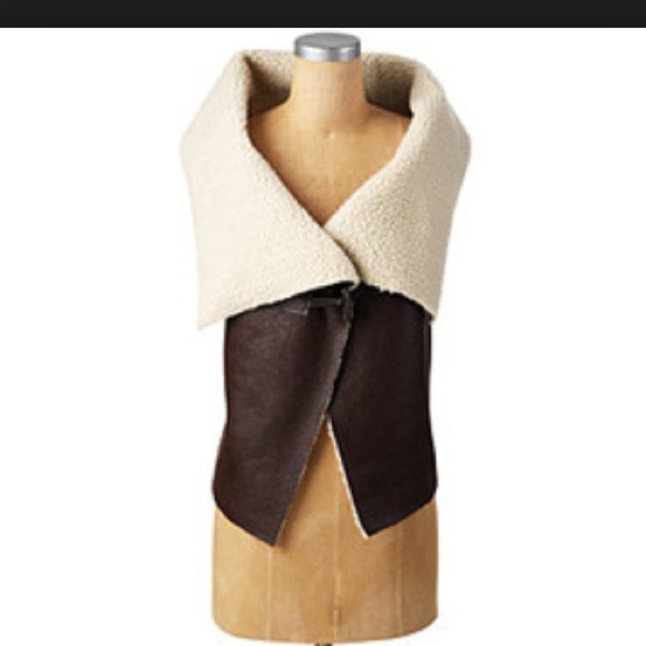 Jessica Simpson vest