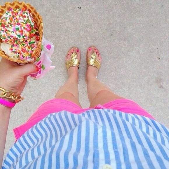 💖💖ISO STRIPED TOP IN COLORS PICTURED! 💖💖 M/L