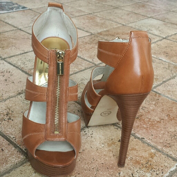 Michael kors tan heels