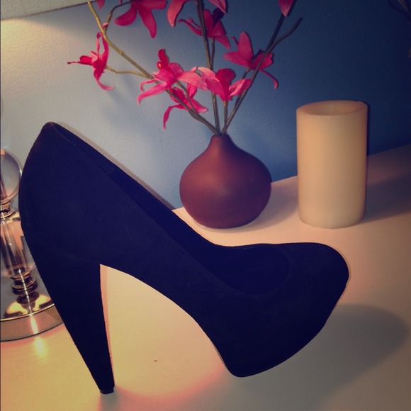 Dolce Vita suede black pumps